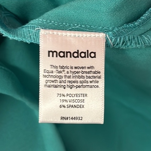 Mandala Scrubs 6 Pocket Top Women’s Size XXS Surgical Green NWT Woven Equa-Tek - Picture 8 of 9